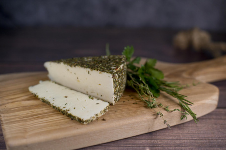 Монкле́р Флоре́нс — сыр выдержанный, в итальянских травах, кусок